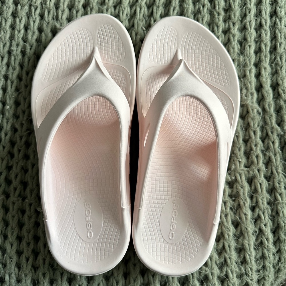 Oofos Blush OOriginal Women's Thong Recovery Sandals 1000-Blush Women’s Size 10